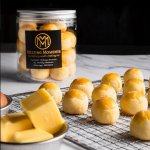 Signature Pineapple tart that Melt in the mouth. Per tub of 25-26pcs